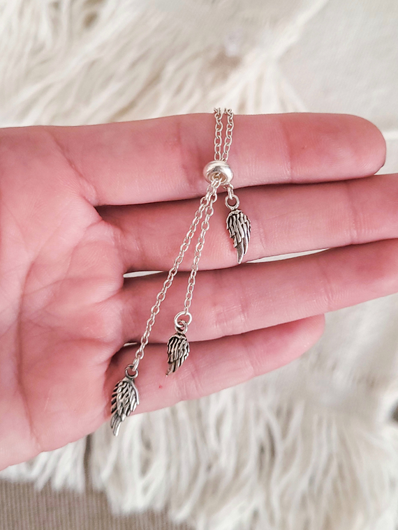 Corbatero con dije de alas, regulable en plata 925