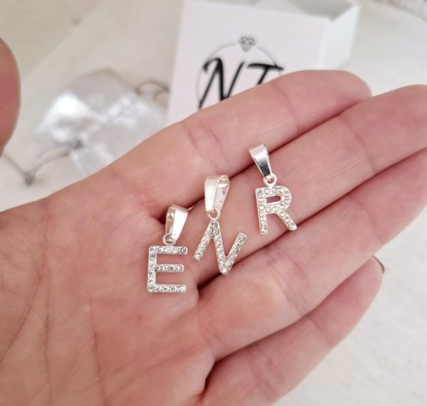 Dije Inicial con Brillo - Acero Blanco