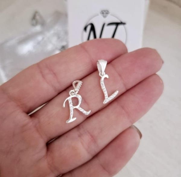 Dije Inicial con Brillo - Plata 925