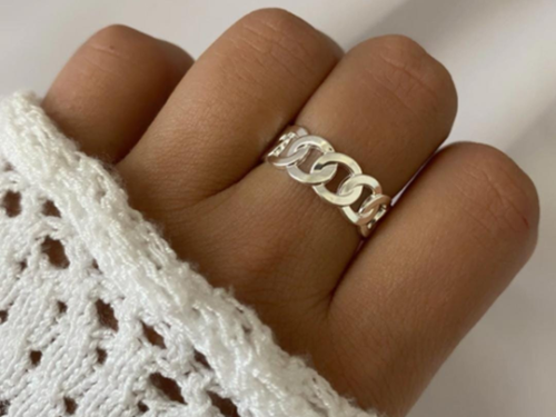 Anillo Lotu en Acero Blanco. Hermoso y delicado anillo tipo trenzado.