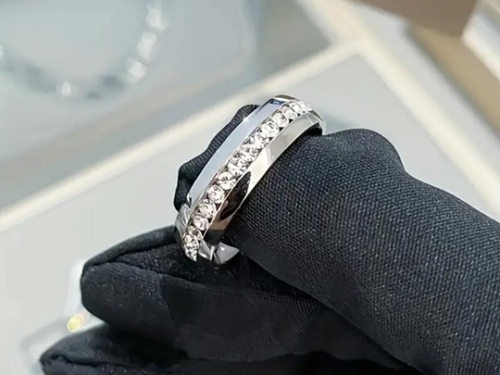 Anillo con Puntos de Luz en Acero Blanco Anillo con Puntos de Luz en Acero Blanco