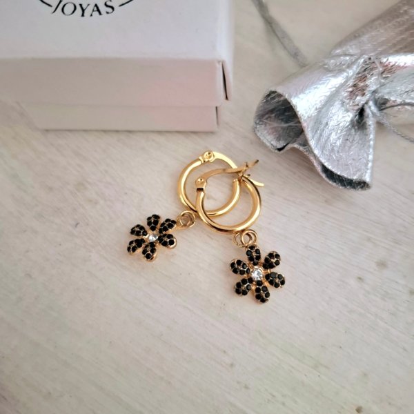 Argollas Margaritas Negras - Acero Dorado