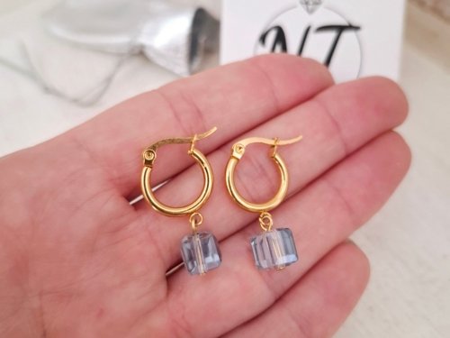 Argollita Dije Cubo – Acero Dorado Argollita Dije Cubo - Acero Dorado