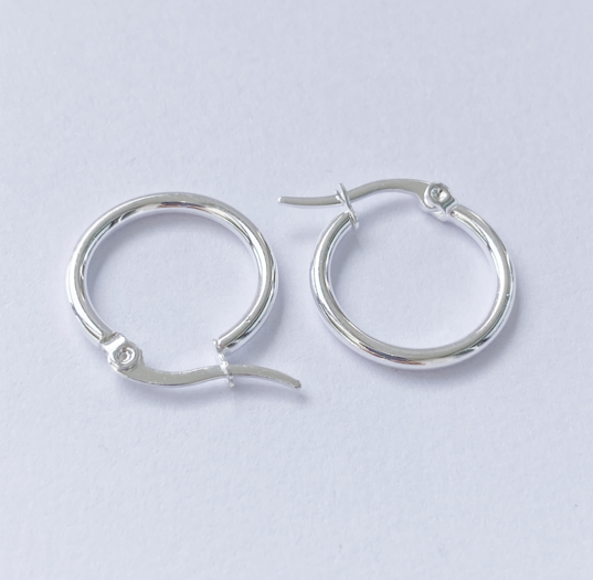 Argollitas Circular 2 centimetro - Acero Blanco Argollitas Circular - Acero Blanco. Argollas con cierre italiano. Pequeñas