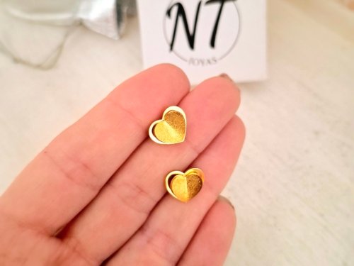 Aros Pasante Corazón con Relieve - Acero Dorado