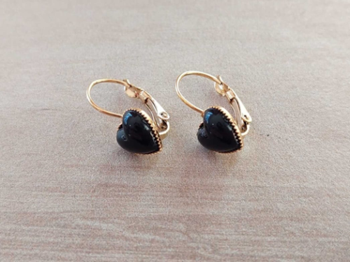 Aros brisura Corazón con detalle en piedra negra, en forma de corazón1 Aros Brisura Corazón Negro - Acero Dorado