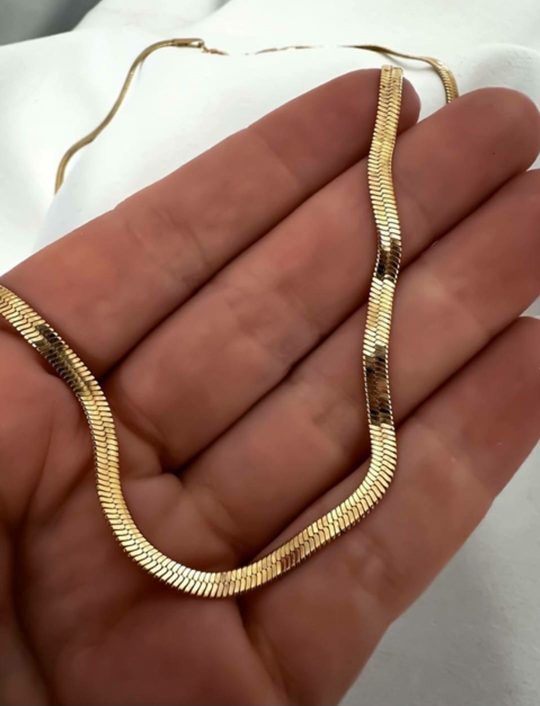 Collar Chato en Acero Dorado