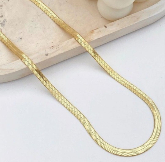 Collar Chato en Acero Dorado