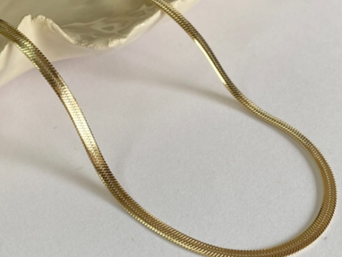 Collar Chato en Acero Dorado