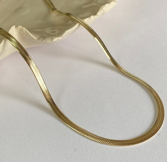 Collar Chato en Acero Dorado