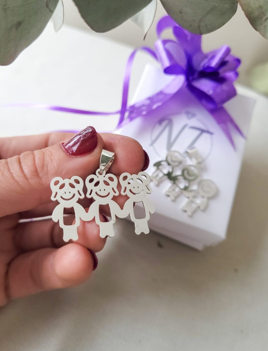 Dije Tres Niñas - Acero Blanco Calado1 Dije Tres Niñas - Acero Blanco Calado