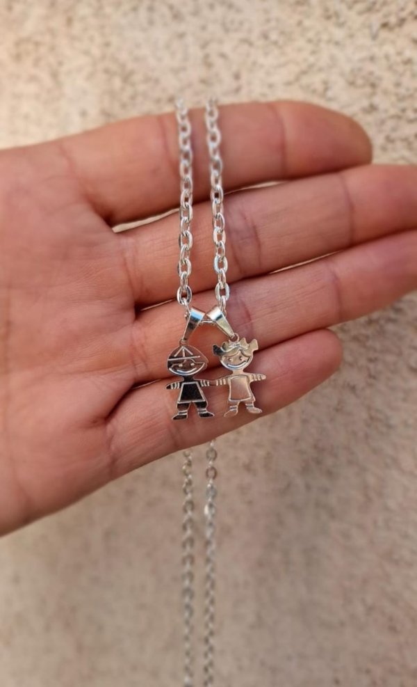 Dije Niños Unidos - Acero Blanco Dije Niños Unidos - Acero Blanco