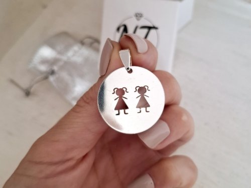 Dije Medalla Dos Niñas - Acero Blanco