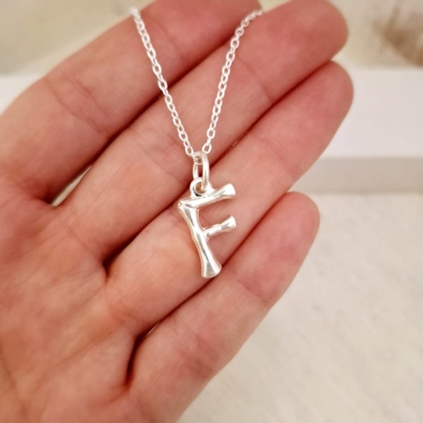 Colgante Inicial Forma Ondulada