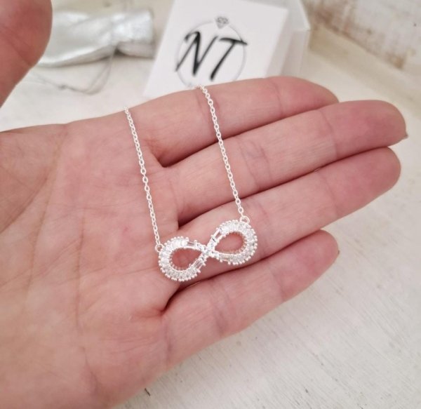 Collar Infinito con Brillo - Acero Blanco