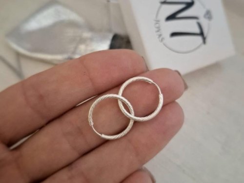 Argollas con detalles en plata 925 Argollas con Detalles - Plata 925