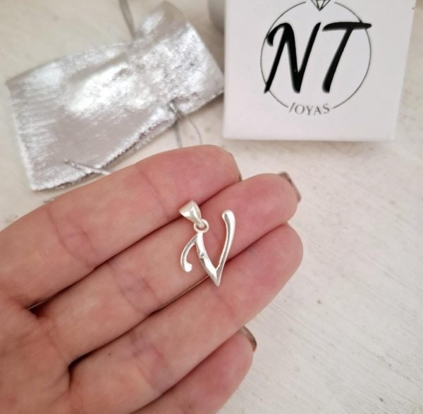 Dije Inicial V con Brillo - Plata 925