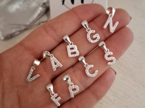 Dije Inicial Pequeño con Brillo - Plata 925