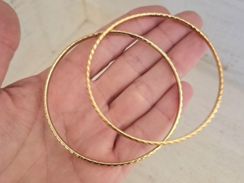 Esclavas con Detalles - Acero Dorado Esclavas con Detalles - Acero Dorado