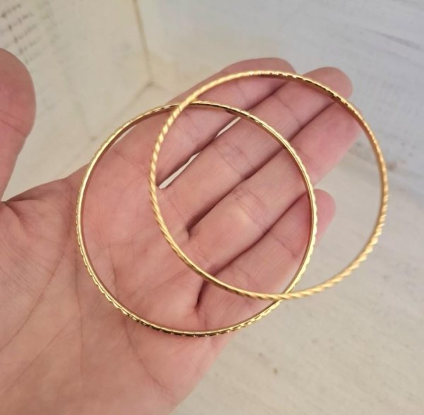 Esclavas con Detalles - Acero Dorado Esclavas con Detalles - Acero Dorado